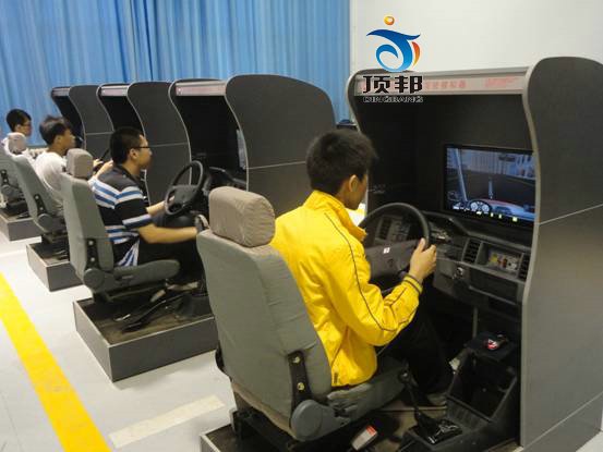 汽车驾驶模拟器