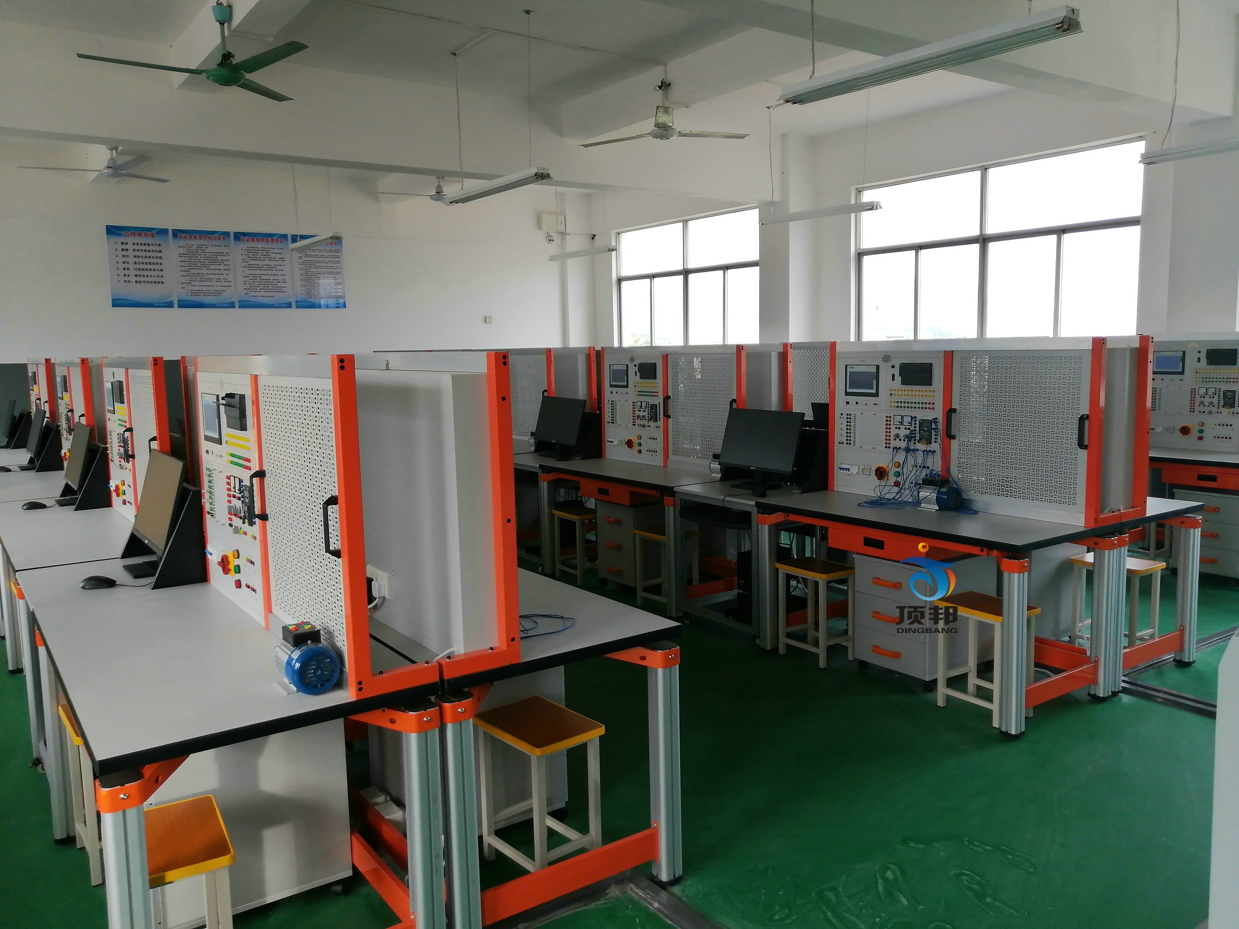PLC可编程控制技术综合实训装置(图2) PLC可编程控制技术综合实训装置