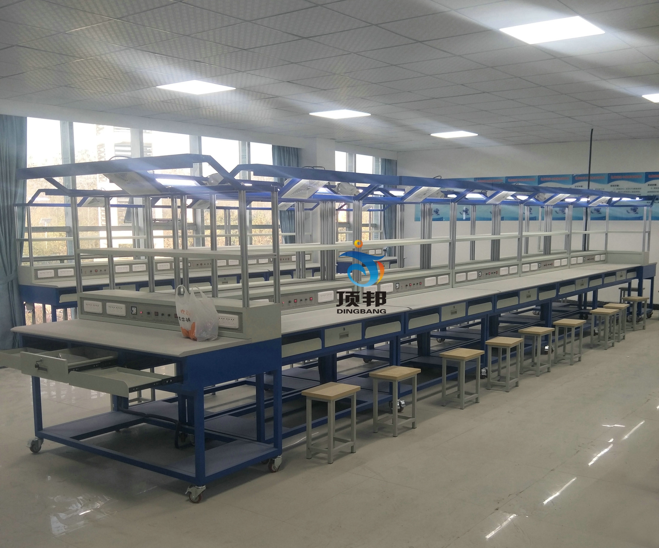 计算机组装与维护实训室建设方案(图2) 计算机组装与维护实训装置