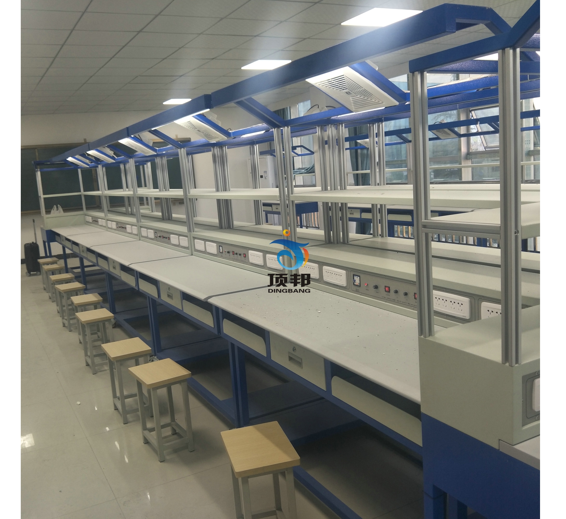 计算机组装与维护实训室建设方案(图5) 计算机组装与维护实训装置